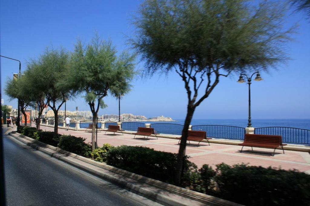 Apartment In Fort Cambridge With Pool Sliema Zewnętrze zdjęcie